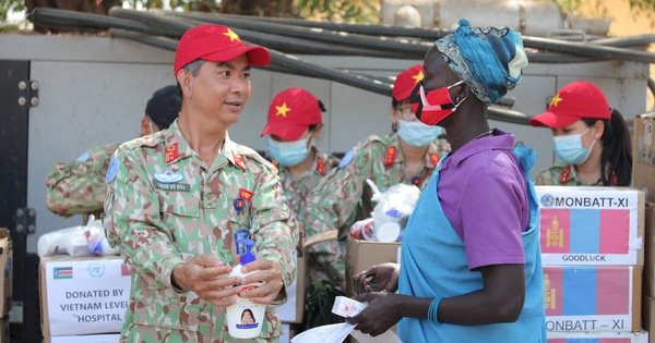 Bác sĩ 'mũ nồi xanh' Việt Nam giúp phụ nữ Nam Sudan bảo vệ thân thể