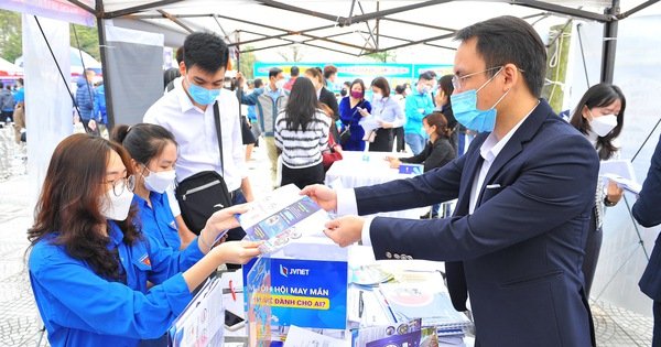 Hà Nội cần tuyển hơn 100.000 việc làm, ưu tiên thanh niên