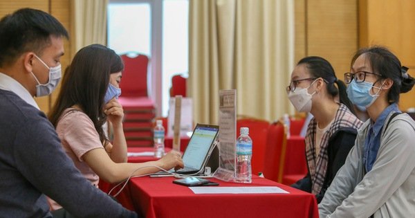 Ngành dịch vụ khởi sắc, học sinh lớp 10 cũng tìm được việc part-time