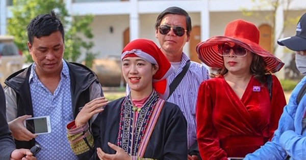 Cô gái trẻ gìn giữ văn hóa người Dao