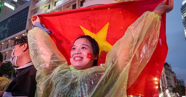 Người hâm mộ tại Hà Nội và TP.HCM: 'Thắng thua gì cũng đi bão'!