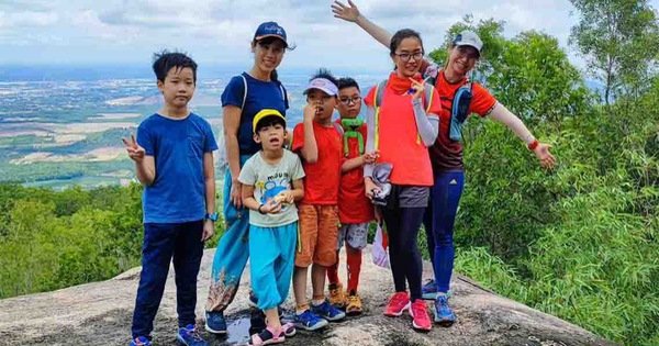 Cả nhà kéo nhau trekking, camping trong hè 2022