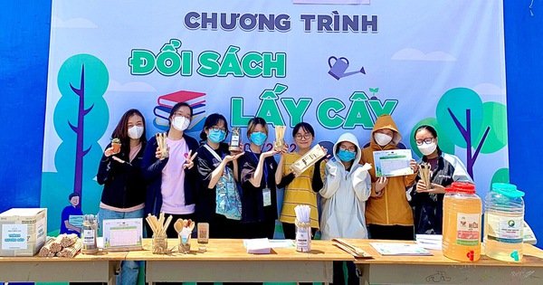 Đổi sách lấy cây lan tỏa lối sống xanh