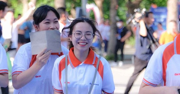 Nam thanh, nữ tú chạy bộ nhân Ngày không tiền mặt 2022