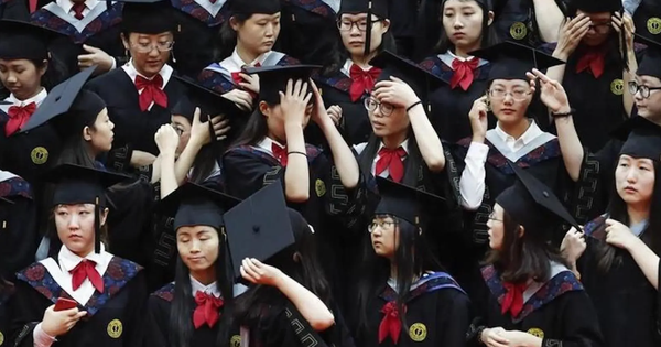 Tân cử nhân các đại học danh giá ở Trung Quốc thôi mơ mộng công việc lương cao
