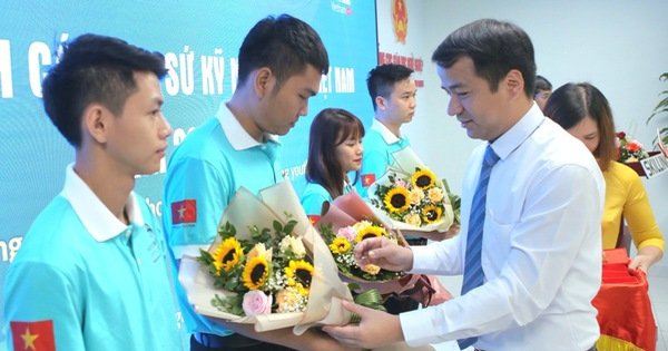 Trao huy hiệu Tuổi trẻ sáng tạo cho 4 đại sứ nghề có thành tích xuất sắc